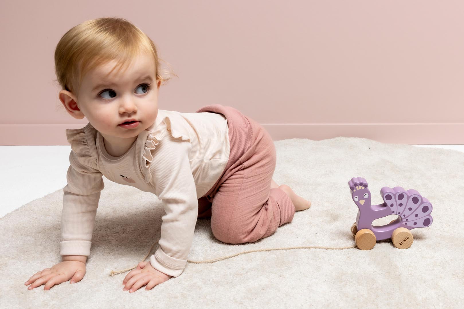 Arrastre de madera - Mrs. Peacock